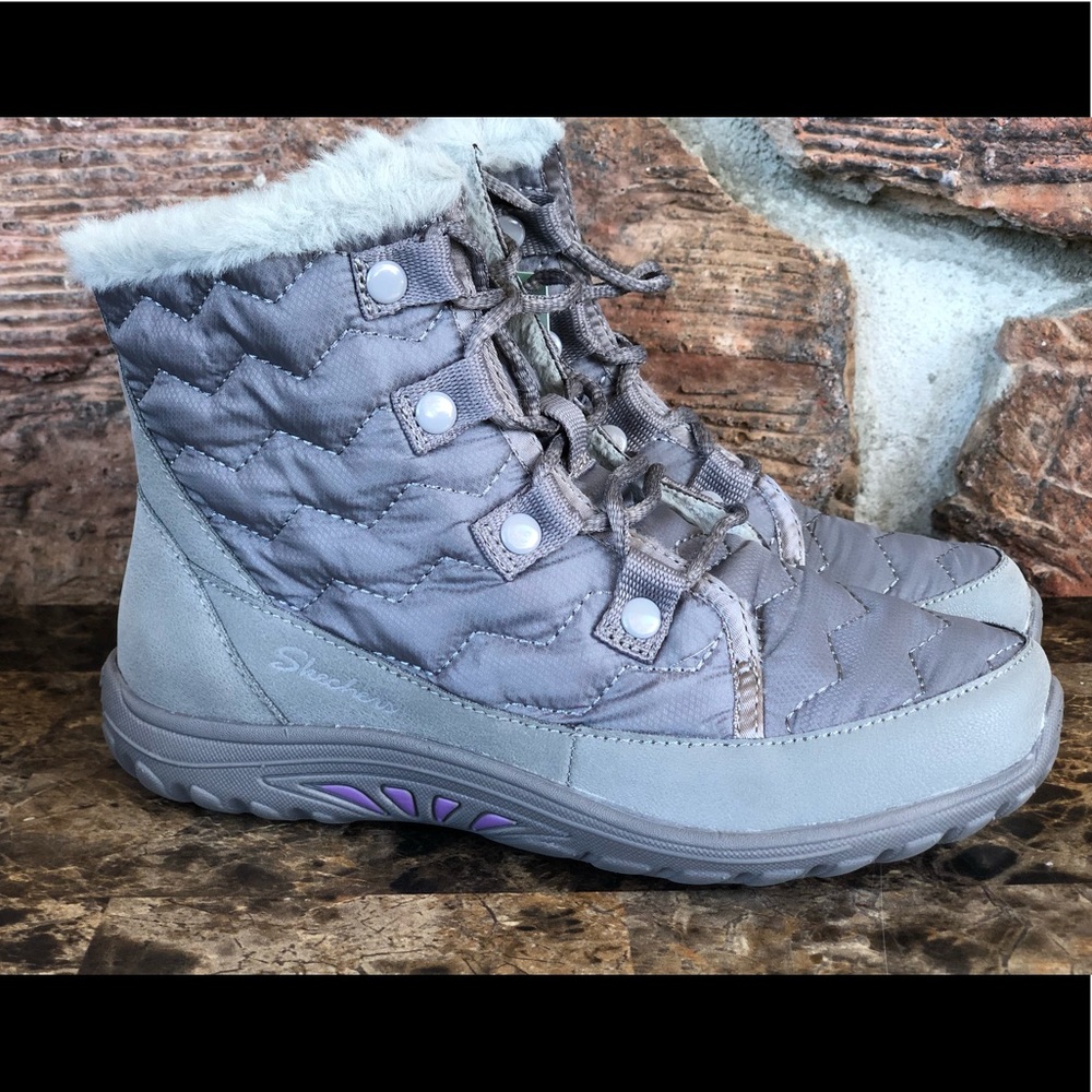 NEW Skechers Women's Relaxed Fit boots - Picture 2 of 16